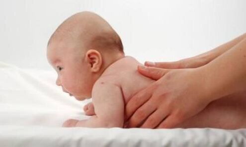 Причината за остеохондроза на шийните прешлени при деца може да бъде наследственост